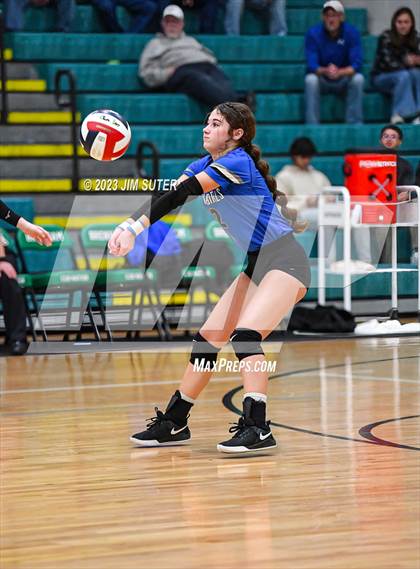 Thumbnail 3 in McMullen County vs Neches (UIL 1A Region IV Semifinal) photogallery.