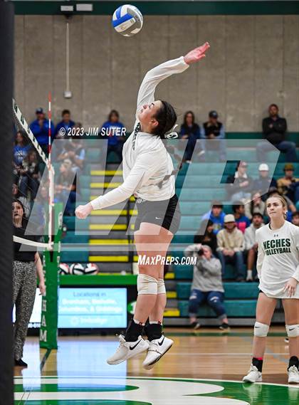 Thumbnail 1 in McMullen County vs Neches (UIL 1A Region IV Semifinal) photogallery.