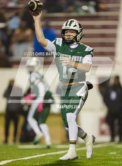 Thumbnail 2 in Summerville vs. Dutch Fork (SCHSL 5A Division 1 Final) photogallery.