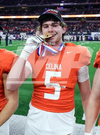 Thumbnail 1 in Celina vs. Kilgore (UIL 4A Division I Football Final Medal Ceremony) photogallery.