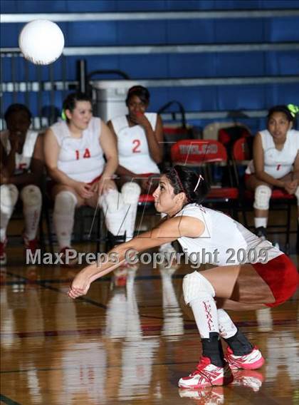 Thumbnail 2 in Hutto vs Travis (4A Region IV, Bi-District) photogallery.