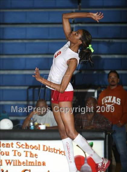 Thumbnail 2 in Hutto vs Travis (4A Region IV, Bi-District) photogallery.