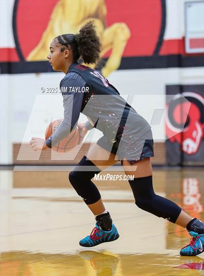 Thumbnail 3 in Lake Belton vs Nolan Catholic (AutoWorld Chevrolet GMC Year-End Classic) photogallery.