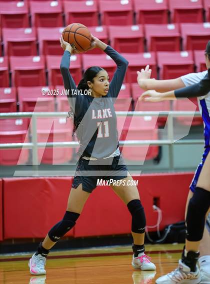 Thumbnail 3 in Lake Belton vs Nolan Catholic (AutoWorld Chevrolet GMC Year-End Classic) photogallery.