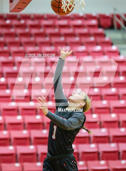 Thumbnail 1 in Lake Belton vs Nolan Catholic (AutoWorld Chevrolet GMC Year-End Classic) photogallery.