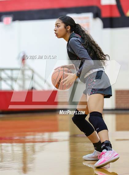 Thumbnail 2 in Lake Belton vs Nolan Catholic (AutoWorld Chevrolet GMC Year-End Classic) photogallery.