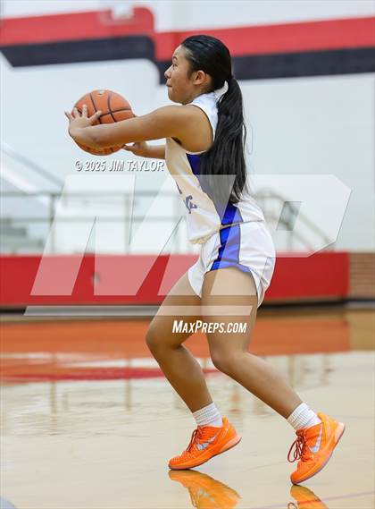 Thumbnail 2 in Lake Belton vs Nolan Catholic (AutoWorld Chevrolet GMC Year-End Classic) photogallery.