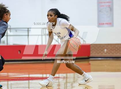 Thumbnail 2 in Lake Belton vs Nolan Catholic (AutoWorld Chevrolet GMC Year-End Classic) photogallery.