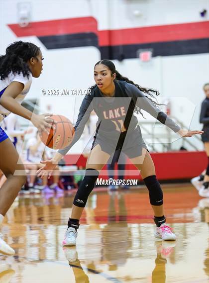 Thumbnail 2 in Lake Belton vs Nolan Catholic (AutoWorld Chevrolet GMC Year-End Classic) photogallery.