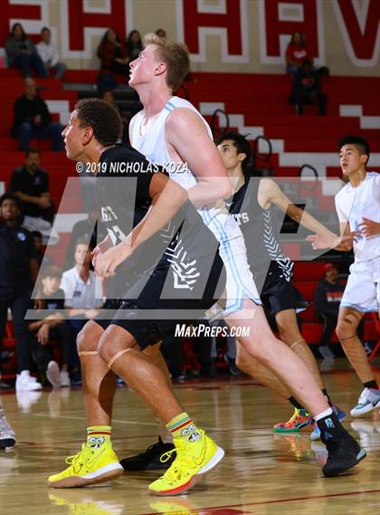 Thumbnail 3 in Bishop Montgomery vs. Saugus (Ryse Williams/Pac Shores Tournament) photogallery.