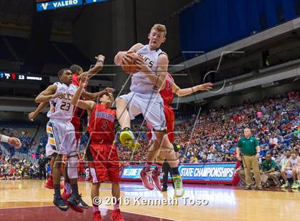 Thumbnail 2 in East Chambers vs. Brownfield (UIL 3A Final) photogallery.