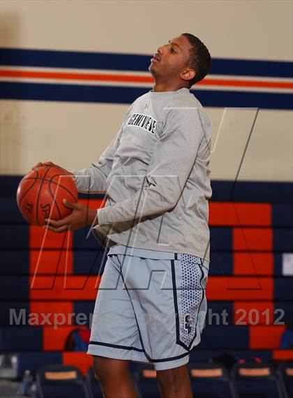Thumbnail 3 in St. Genevieve vs. Westlake (Chaminade Christmas Classic) photogallery.