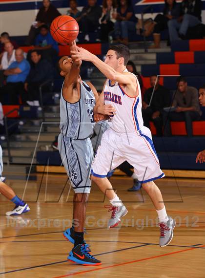 Thumbnail 3 in St. Genevieve vs. Westlake (Chaminade Christmas Classic) photogallery.