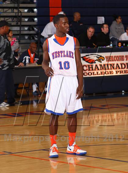 Thumbnail 1 in St. Genevieve vs. Westlake (Chaminade Christmas Classic) photogallery.
