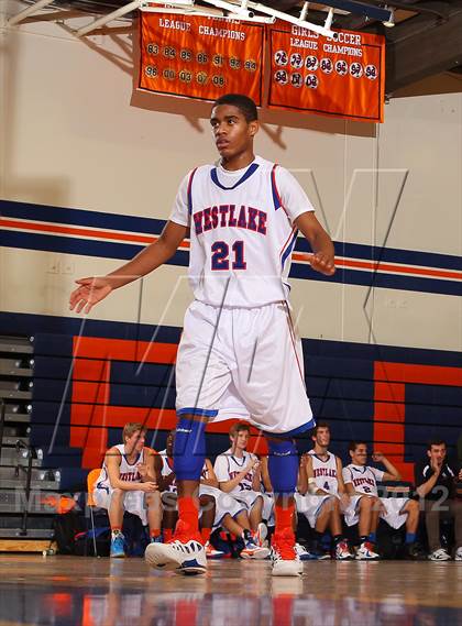 Thumbnail 2 in St. Genevieve vs. Westlake (Chaminade Christmas Classic) photogallery.