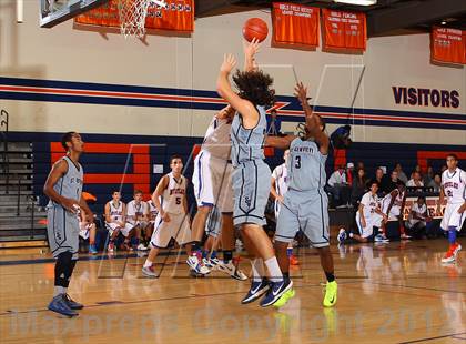 Thumbnail 3 in St. Genevieve vs. Westlake (Chaminade Christmas Classic) photogallery.