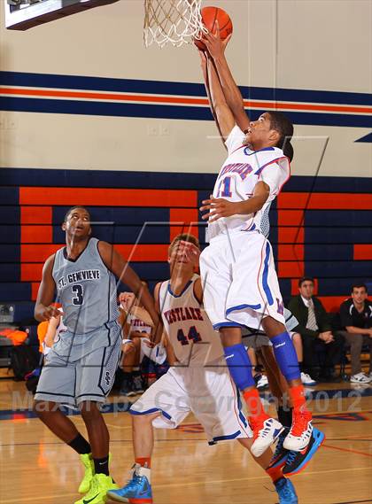 Thumbnail 3 in St. Genevieve vs. Westlake (Chaminade Christmas Classic) photogallery.
