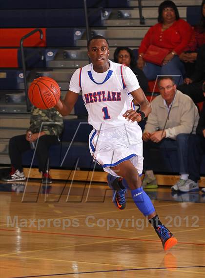Thumbnail 2 in St. Genevieve vs. Westlake (Chaminade Christmas Classic) photogallery.