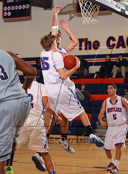 Thumbnail 2 in St. Genevieve vs. Westlake (Chaminade Christmas Classic) photogallery.