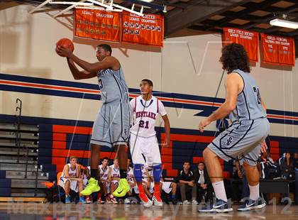 Thumbnail 2 in St. Genevieve vs. Westlake (Chaminade Christmas Classic) photogallery.