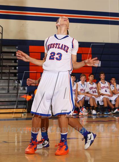 Thumbnail 1 in St. Genevieve vs. Westlake (Chaminade Christmas Classic) photogallery.