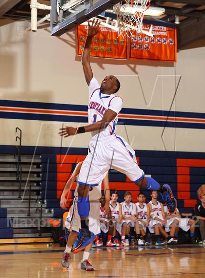 Thumbnail 1 in St. Genevieve vs. Westlake (Chaminade Christmas Classic) photogallery.