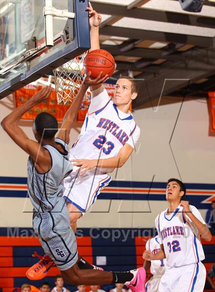 Thumbnail 1 in St. Genevieve vs. Westlake (Chaminade Christmas Classic) photogallery.
