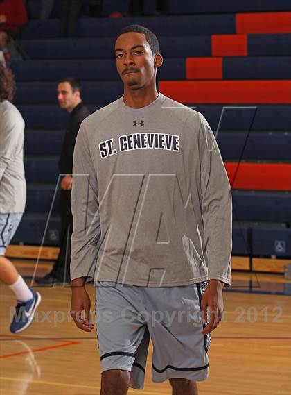 Thumbnail 1 in St. Genevieve vs. Westlake (Chaminade Christmas Classic) photogallery.