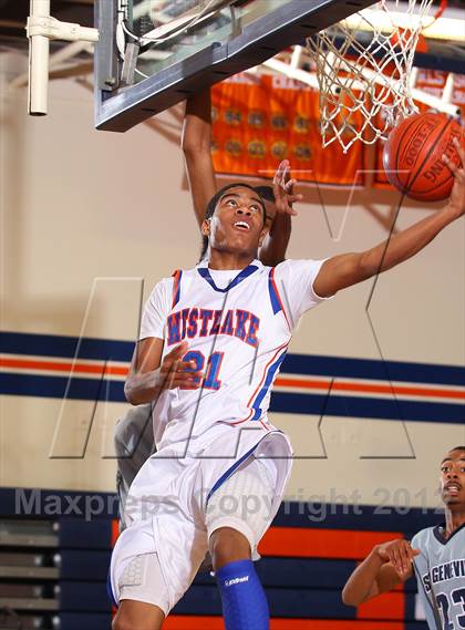Thumbnail 3 in St. Genevieve vs. Westlake (Chaminade Christmas Classic) photogallery.