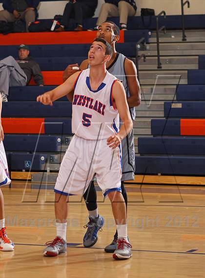 Thumbnail 3 in St. Genevieve vs. Westlake (Chaminade Christmas Classic) photogallery.