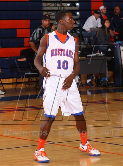 Thumbnail 3 in St. Genevieve vs. Westlake (Chaminade Christmas Classic) photogallery.