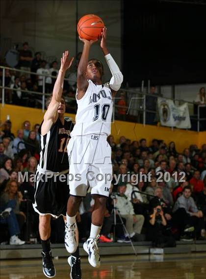 Thumbnail 1 in Harvard-Westlake vs. Loyola photogallery.