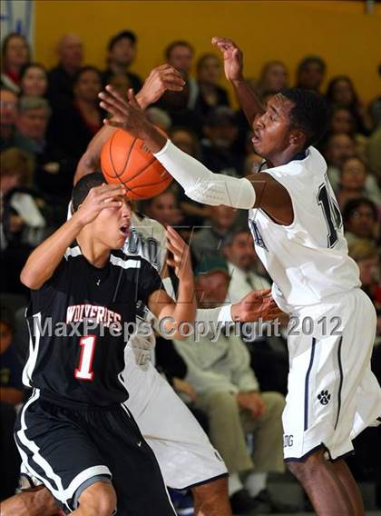 Thumbnail 1 in Harvard-Westlake vs. Loyola photogallery.