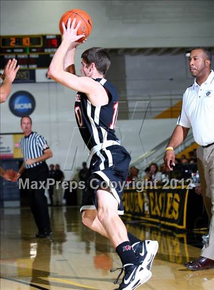 Thumbnail 3 in Harvard-Westlake vs. Loyola photogallery.