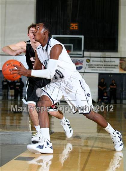 Thumbnail 2 in Harvard-Westlake vs. Loyola photogallery.