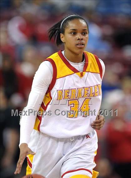 Thumbnail 2 in Mater Dei vs. Berkeley (CIF State D1 Final) photogallery.