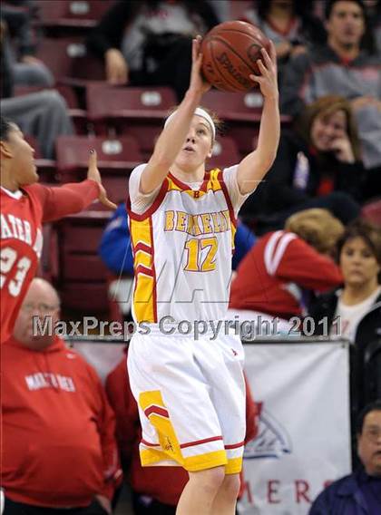 Thumbnail 2 in Mater Dei vs. Berkeley (CIF State D1 Final) photogallery.