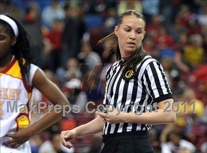 Thumbnail 1 in Mater Dei vs. Berkeley (CIF State D1 Final) photogallery.