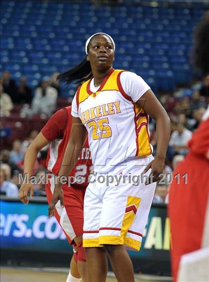 Thumbnail 1 in Mater Dei vs. Berkeley (CIF State D1 Final) photogallery.