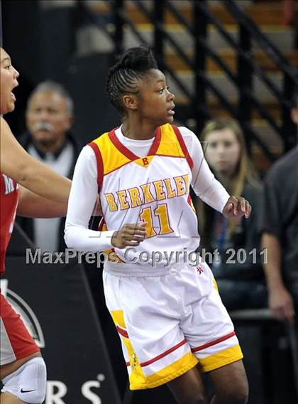 Thumbnail 1 in Mater Dei vs. Berkeley (CIF State D1 Final) photogallery.