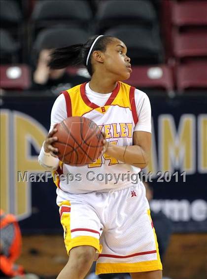 Thumbnail 2 in Mater Dei vs. Berkeley (CIF State D1 Final) photogallery.