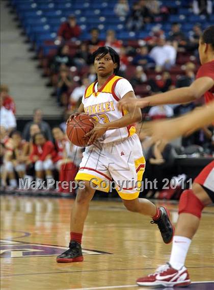 Thumbnail 2 in Mater Dei vs. Berkeley (CIF State D1 Final) photogallery.