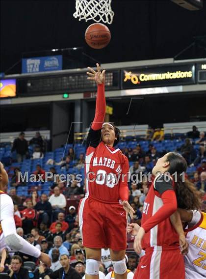 Thumbnail 3 in Mater Dei vs. Berkeley (CIF State D1 Final) photogallery.