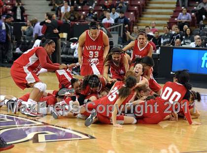 Thumbnail 1 in Mater Dei vs. Berkeley (CIF State D1 Final) photogallery.