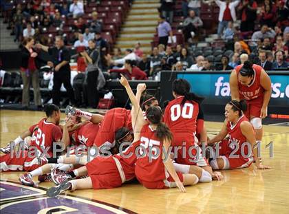 Thumbnail 2 in Mater Dei vs. Berkeley (CIF State D1 Final) photogallery.