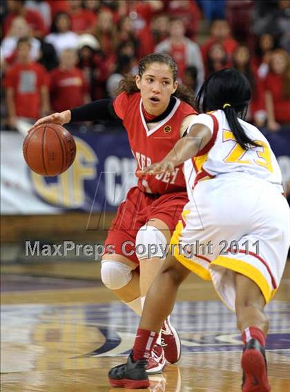 Thumbnail 1 in Mater Dei vs. Berkeley (CIF State D1 Final) photogallery.