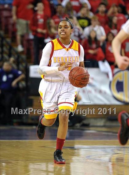 Thumbnail 1 in Mater Dei vs. Berkeley (CIF State D1 Final) photogallery.