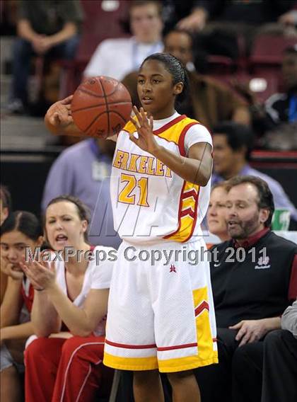 Thumbnail 3 in Mater Dei vs. Berkeley (CIF State D1 Final) photogallery.