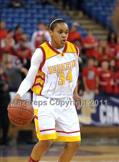 Thumbnail 3 in Mater Dei vs. Berkeley (CIF State D1 Final) photogallery.
