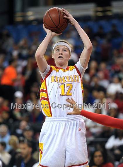 Thumbnail 1 in Mater Dei vs. Berkeley (CIF State D1 Final) photogallery.